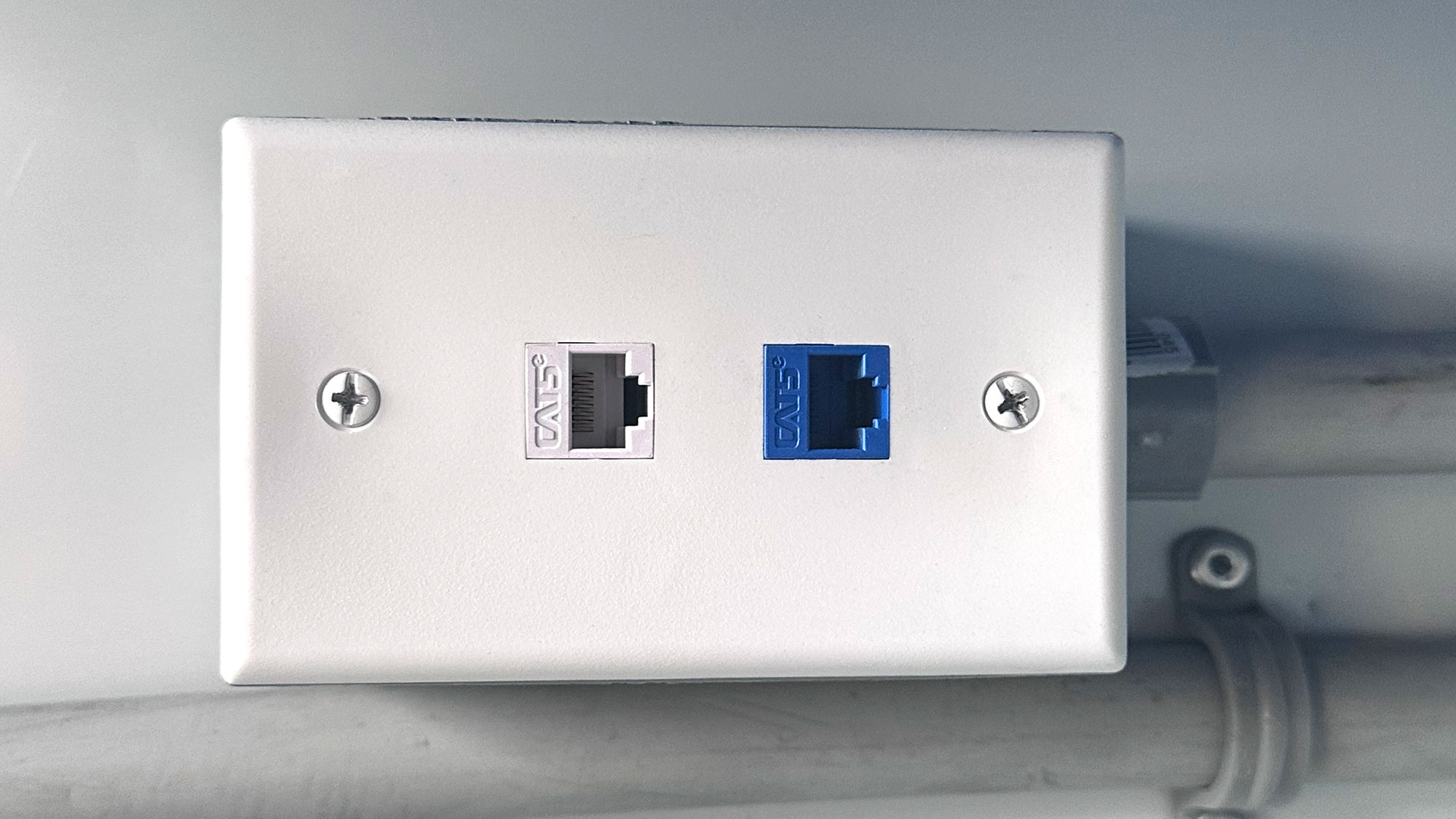 Duplex-Ethernet-Port-and-Phone-Line