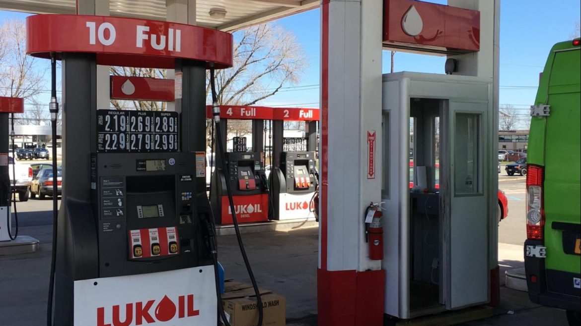 Mini-gas-attendant-booth-at-gas-station