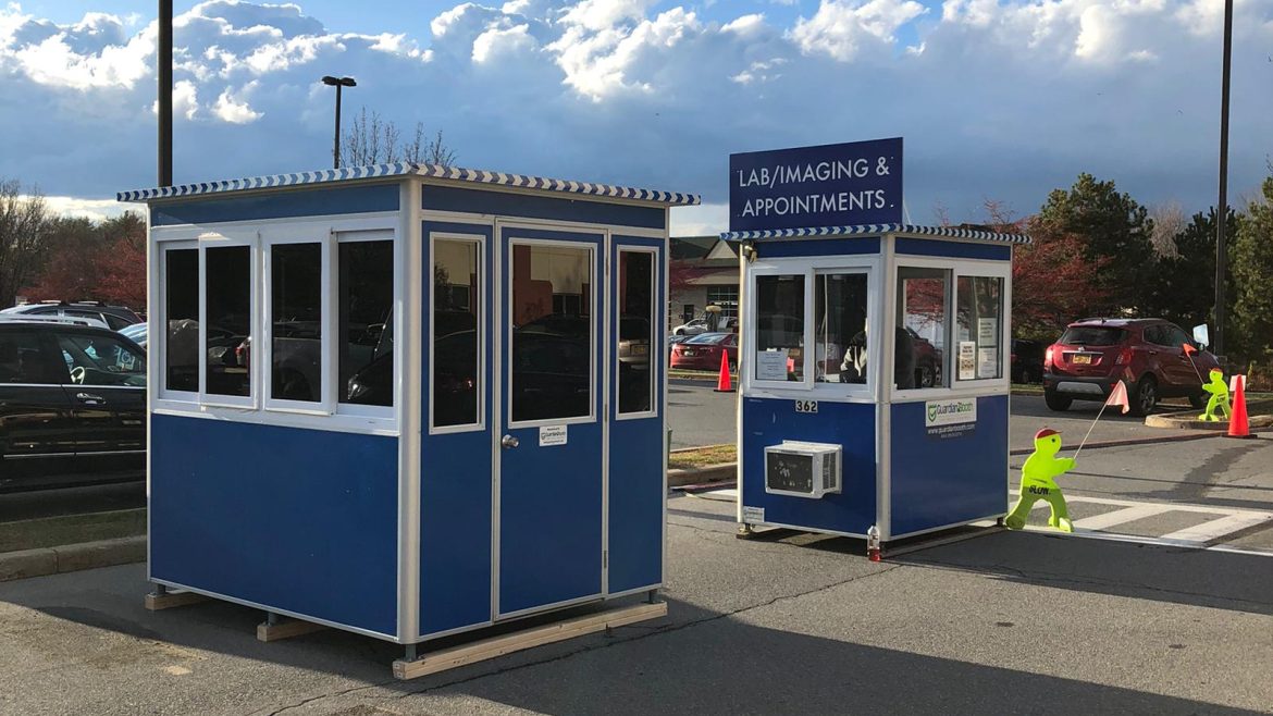 Modular-medical-clinic-booths-in-use