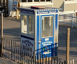 Portable booths for safety in tourism